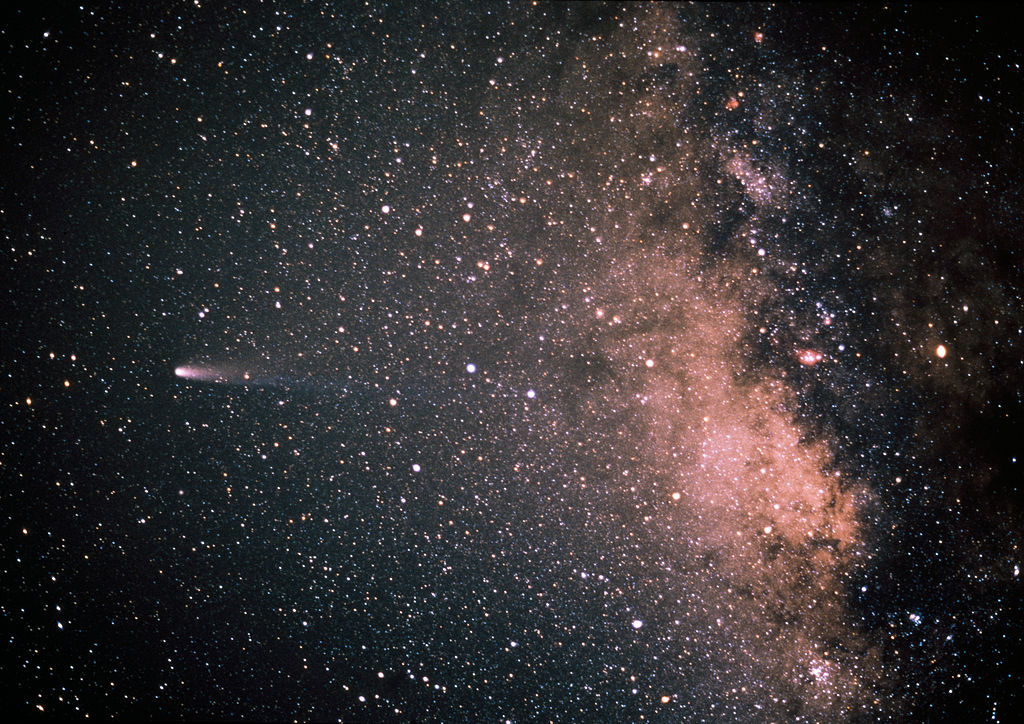 Cometa-Halley-y-la-Vía-Lactea-Foto-Reinhold-Haefner-ESO